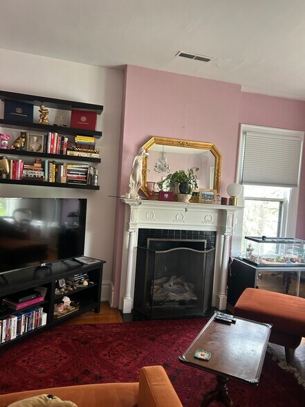 Gas log fireplace in living room - 1688 E Broad St