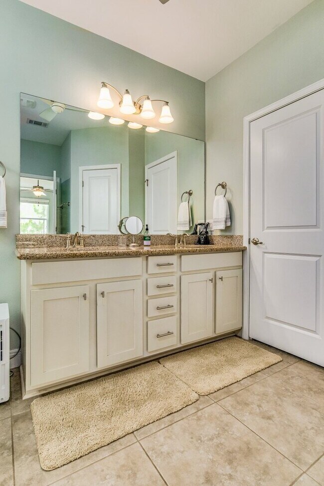 Building Photo - Bright and beautiful home in Windward Cove...