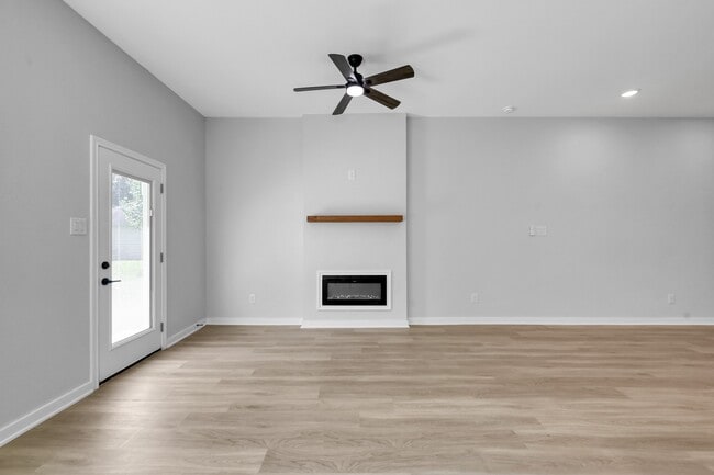 Building Photo - 14839 Spica Ct