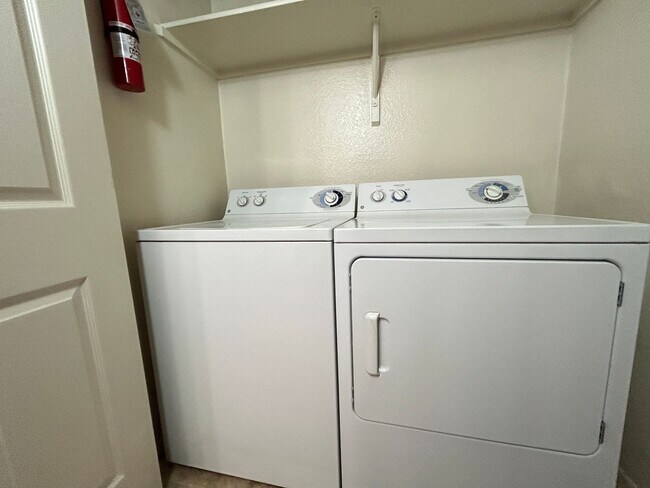 Building Photo - 1 BEDROOM THUNDERBIRD PASEO