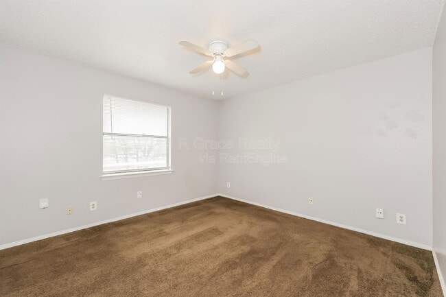 Building Photo - 5905 Shadydell Dr