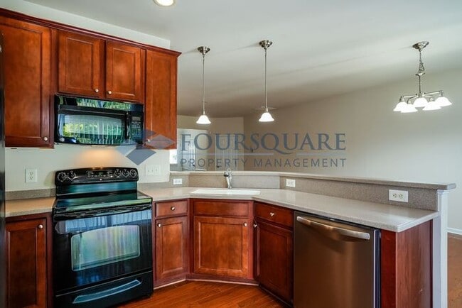 Building Photo - Townhome! | Back Patio with Privacy Fence|...