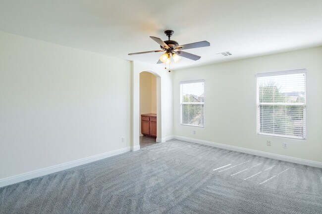 Building Photo - A MUST SEE 3BD/2.5BA SINGLE FAMILY HOME!