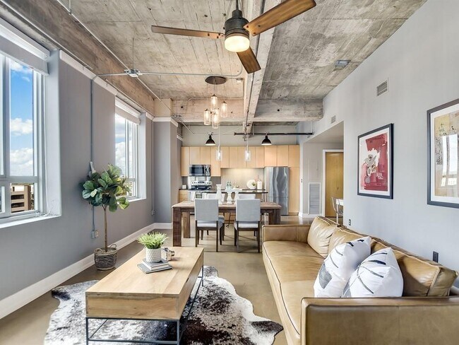 Building Photo - 710 Colorado St