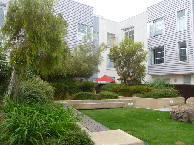 Building Photo - Potrero Hill 2Br/2Ba Modern Condo w/Parkin...