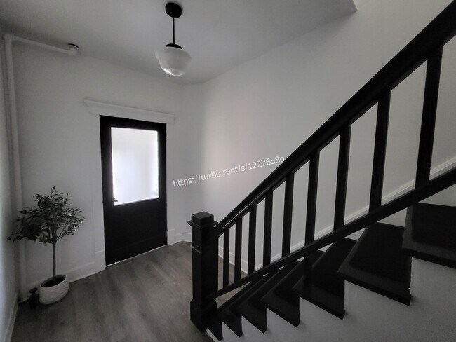 Building Photo - 254 Woodbridge Ave