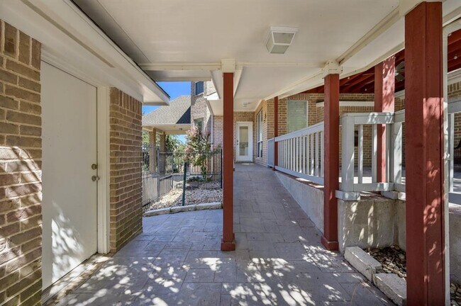 Building Photo - 10011 Brightling Ln