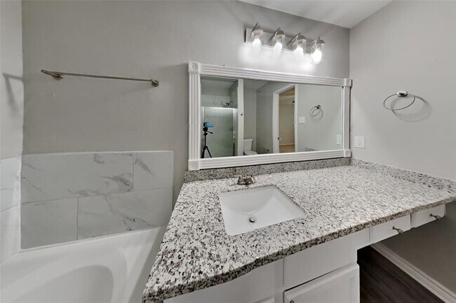 Building Photo - 11818 Sandy Stream Dr