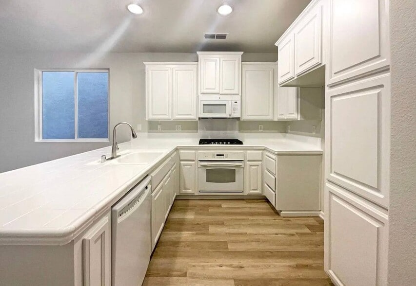 Building Photo - 3039 Torland St