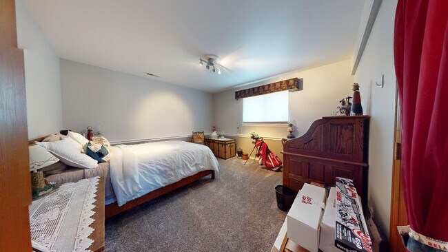 Building Photo - VIEW HOME FOR RENT!