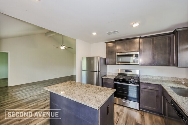 Building Photo - 1321 Woodwinds Dr