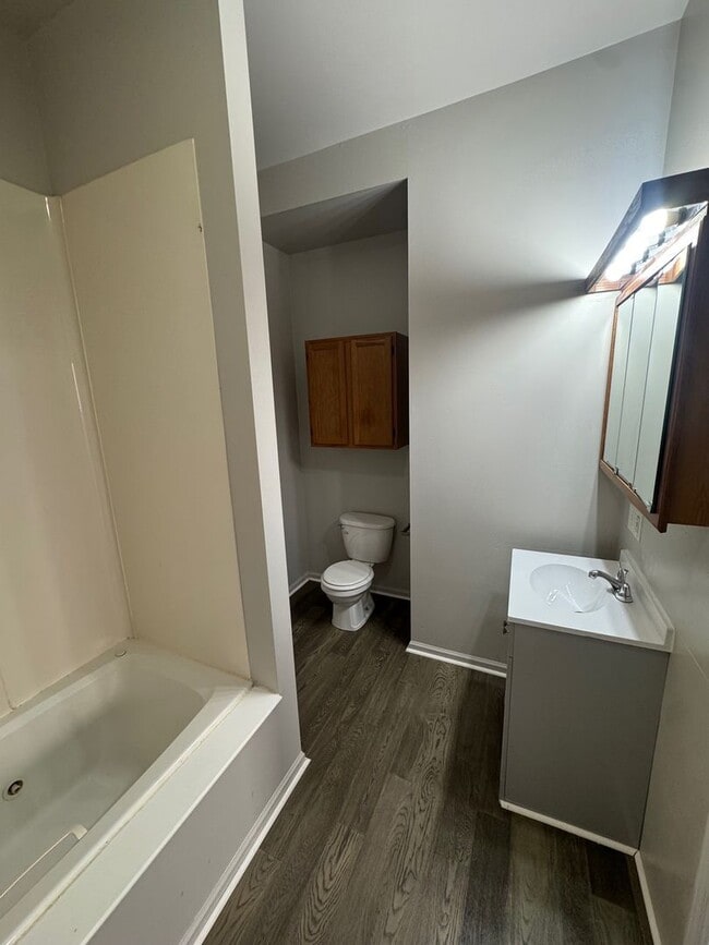 Building Photo - 1610 Cass St