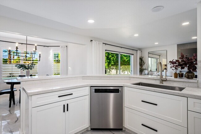 Building Photo - 76817 Manor Ln