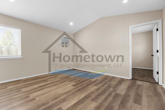 Building Photo - 2 Bedroom 1 Bath Home with Off-Street Parking Available in Coeur d'Alene!