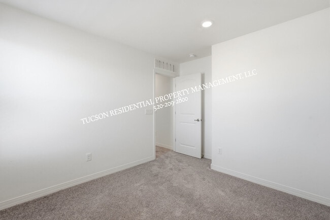 Building Photo - 7842 S New Strike Way