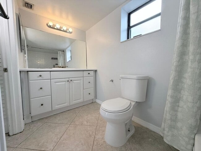 Building Photo - 1720 N Congress Ave