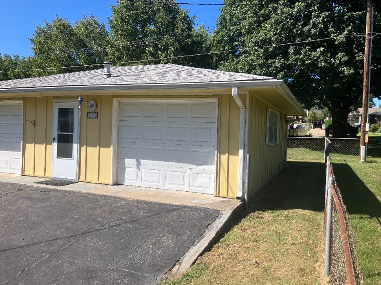 Building Photo - 811 NW B St