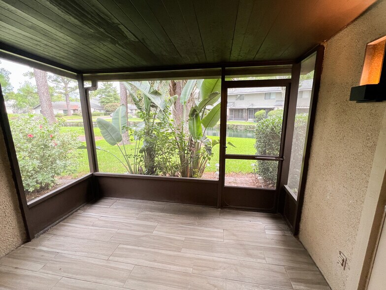 Building Photo - 7623 Baymeadows Cir W