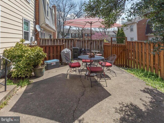 Building Photo - 3975 Wilcoxson Dr