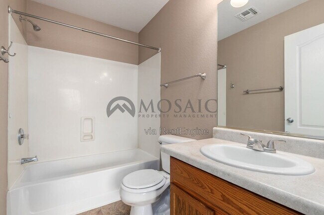 Building Photo - 398 E Daniella Dr