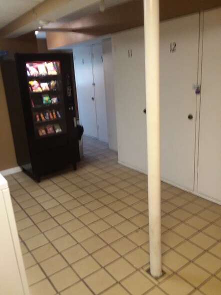 Building Photo - 3246 Douglas Dr N