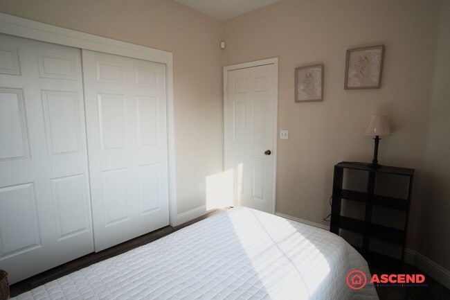 Building Photo - Fully Furnished Home In East Bakersfield!