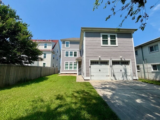 Building Photo - Gorgeous Beach View Home