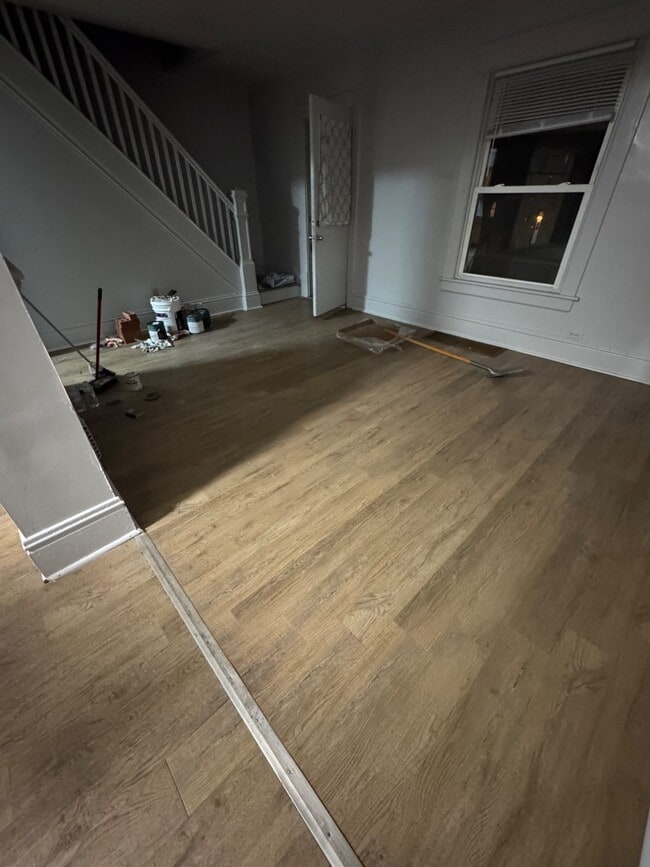 Building Photo - 442 E Thornton St