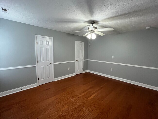Building Photo - Charming 3 Bed, 2 Bath Plus Bonus Room in ...