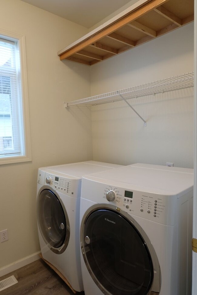 Building Photo - ***REST OF JANUARY FREE***? Your Dream Rental: Large, Serene Home with Fenced Yard?