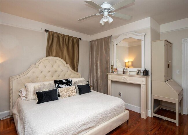 Building Photo - 3 Pell St