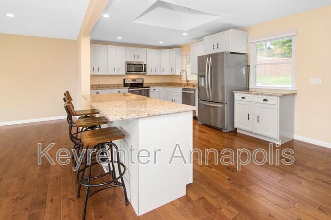 Building Photo - 840 Valentine View