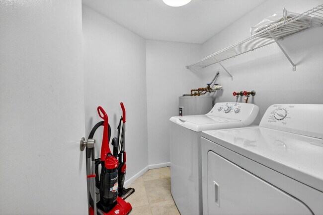 Building Photo - 2255 Lindell Blvd