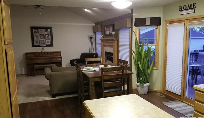 Building Photo - 5 Bedroom Single Family Home.  Great Location!