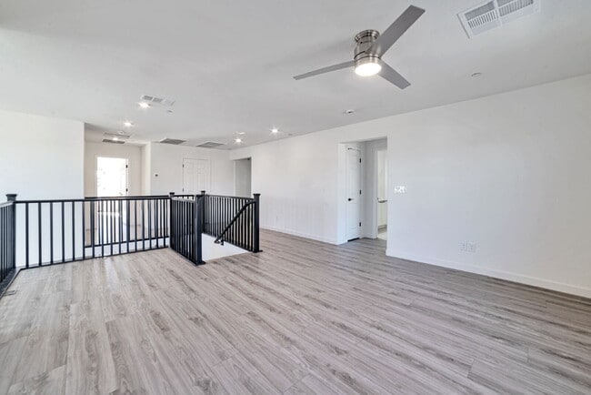 Building Photo - 10937 Parsley Ave