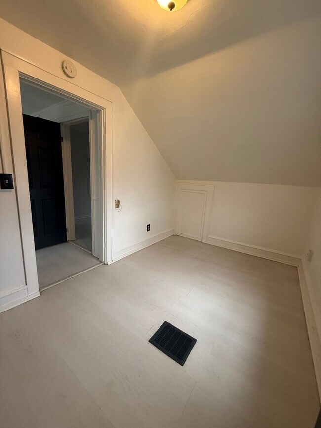 Building Photo - 5116 N 32nd St