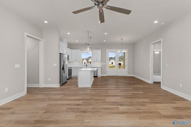 Building Photo - 219 Bush Rd SE