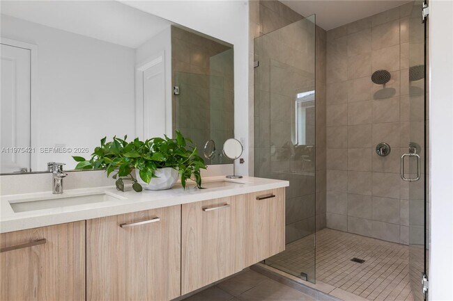 Building Photo - 4301 NW 81st Ct