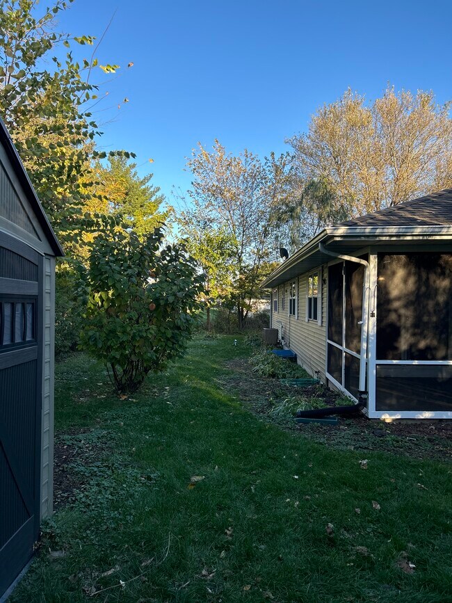 Building Photo - 6516 Shore Ln