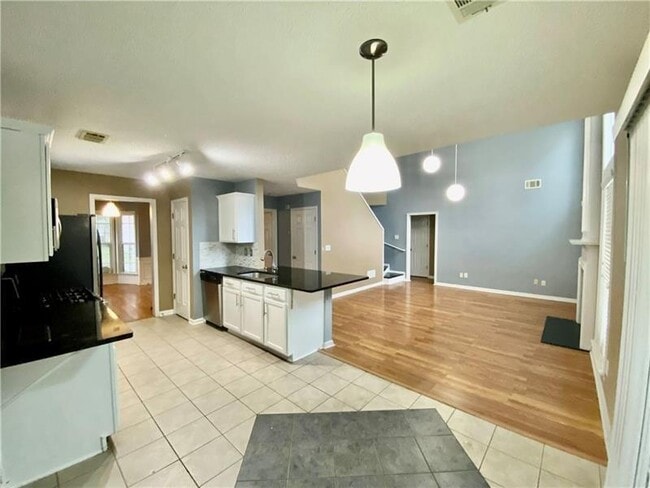 Building Photo - 9020 Friarbridge Dr