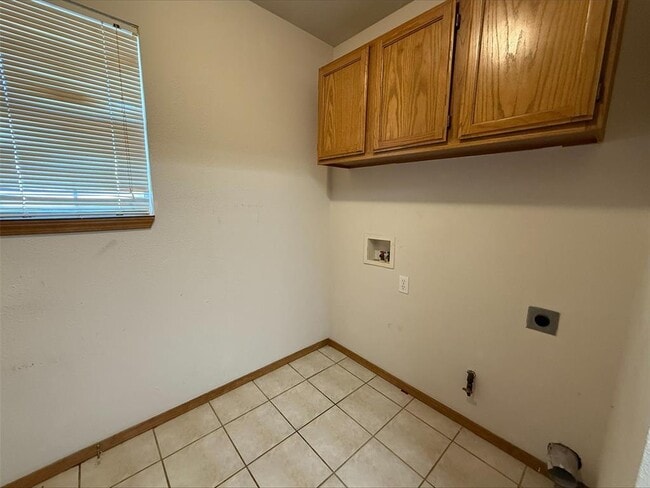 Building Photo - 601 Dogwood Ave