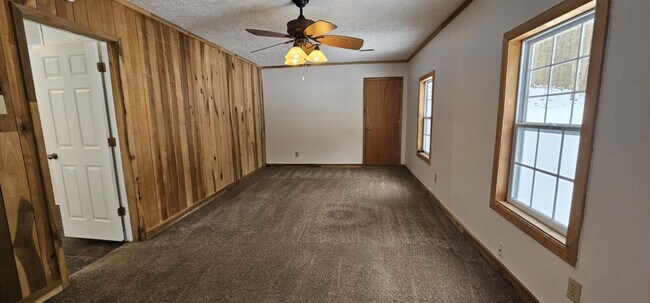 Building Photo - Peaceful Country Living Just Minutes from Nashville!