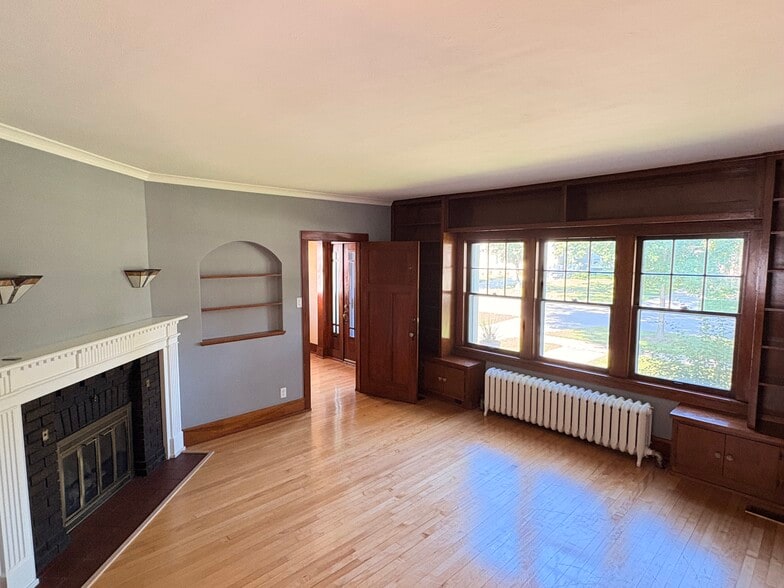 Building Photo - 738 S Jackson St