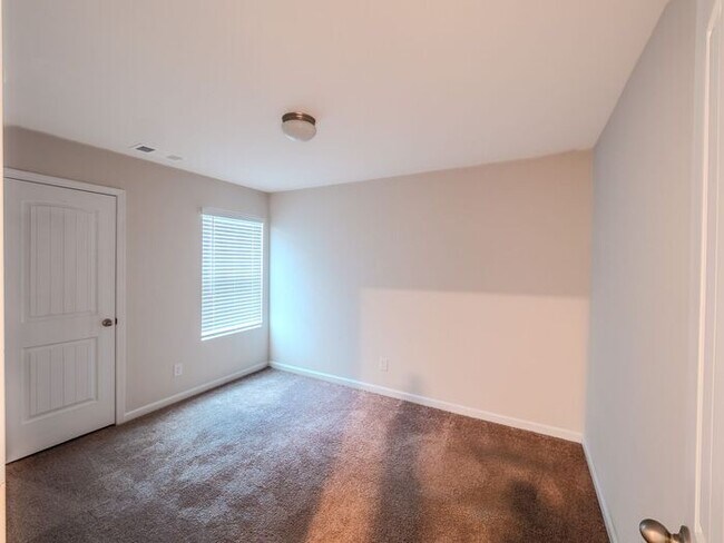 Building Photo - 400 Ruths Blvd