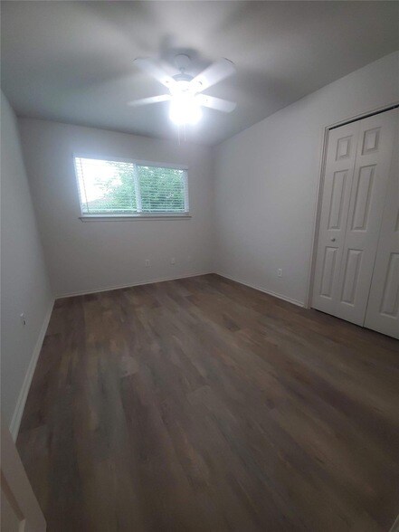 Building Photo - 6909 Hyland Cir