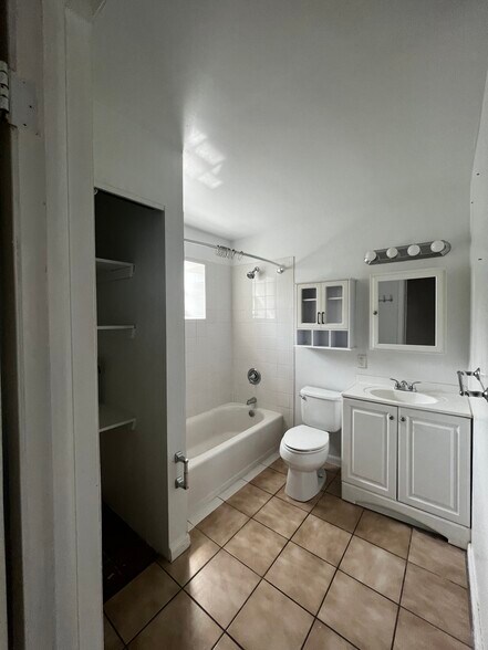 Building Photo - 1220 3rd St