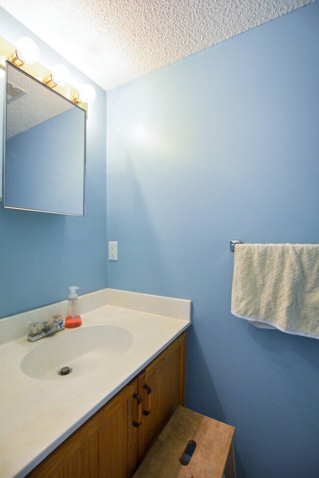 Building Photo - Adorable Single Family House in West Ashley