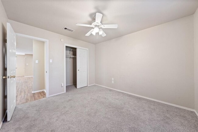 Building Photo - 210 Mesquite Cir