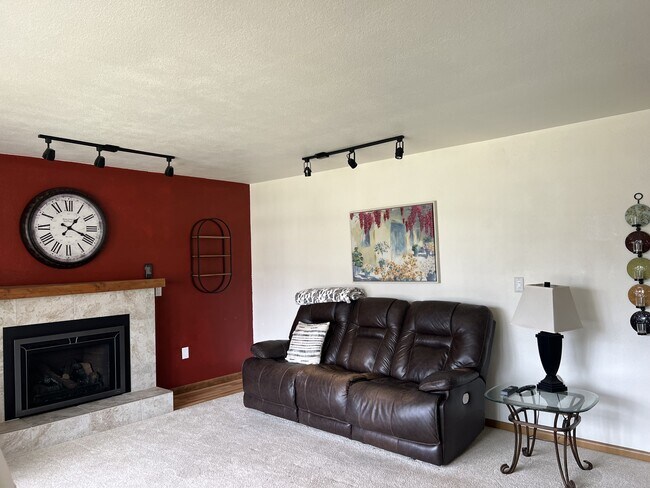 Building Photo - 820 Takena St SW