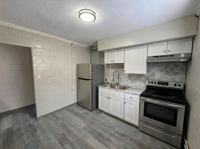 Building Photo - 303 Hay St